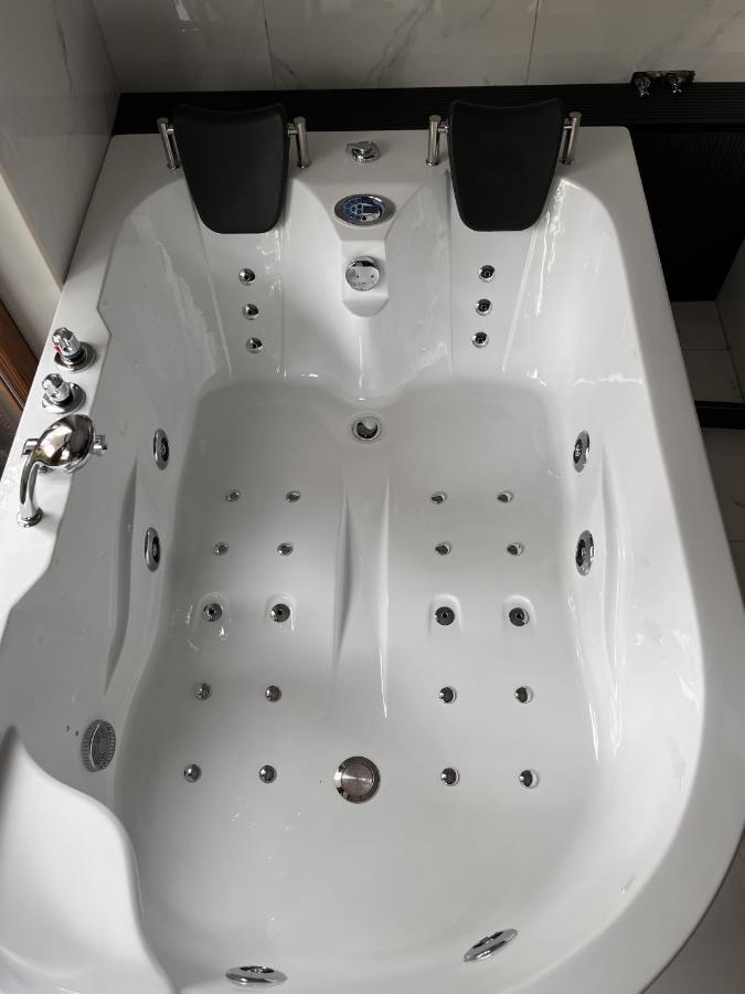 Jacuzzi Rakowicka Top Apartments Kraków Eksteriør billede